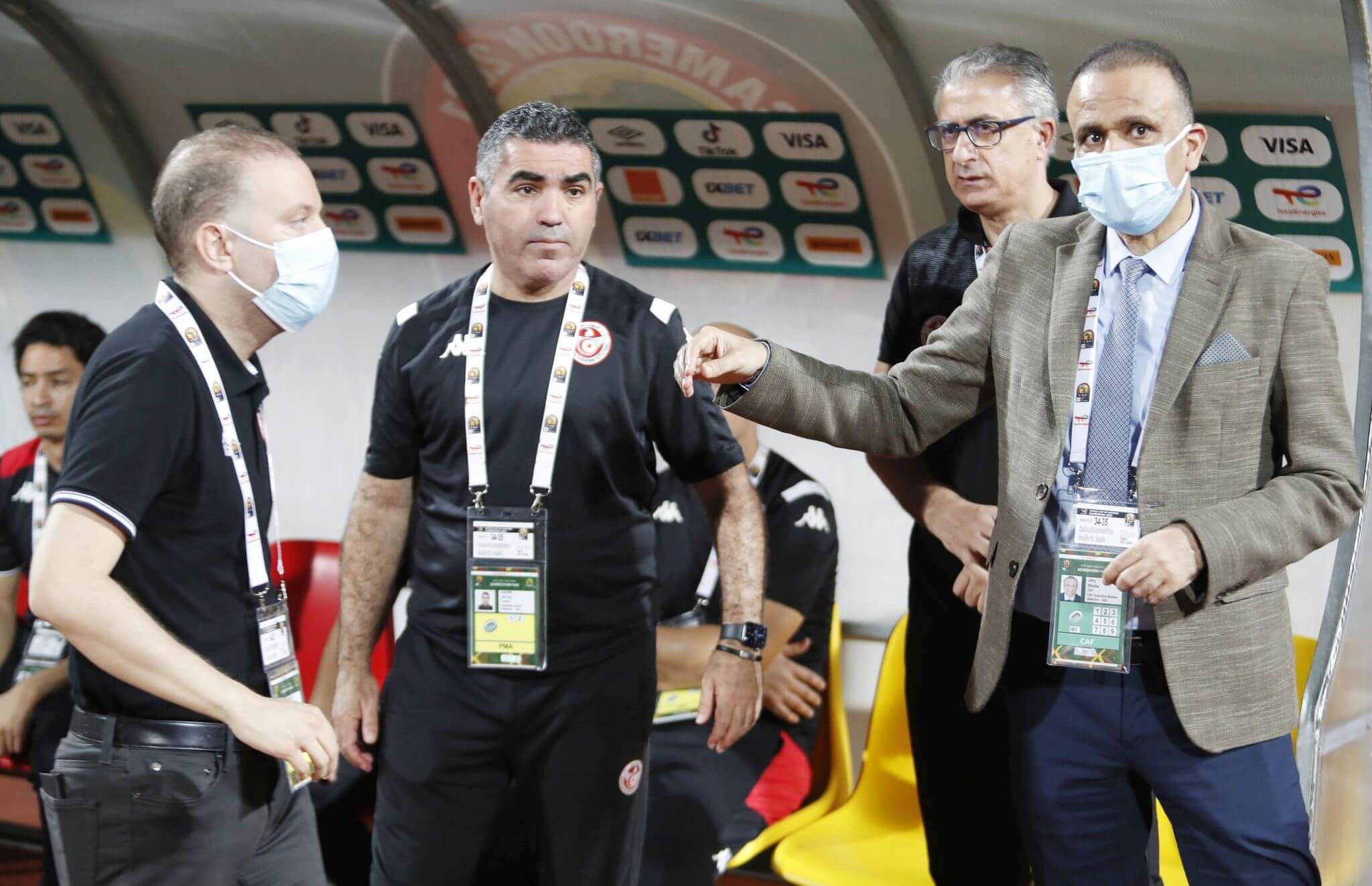 رئيس الجامعة التونسية لكرة القدم مع جلال القادري ومنذر الكبير وحسين جنيح