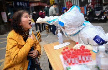 تنتشر المتحوّرة أوميكرون الشديدة العدوى حاليا في ثلث مقاطعات الصين