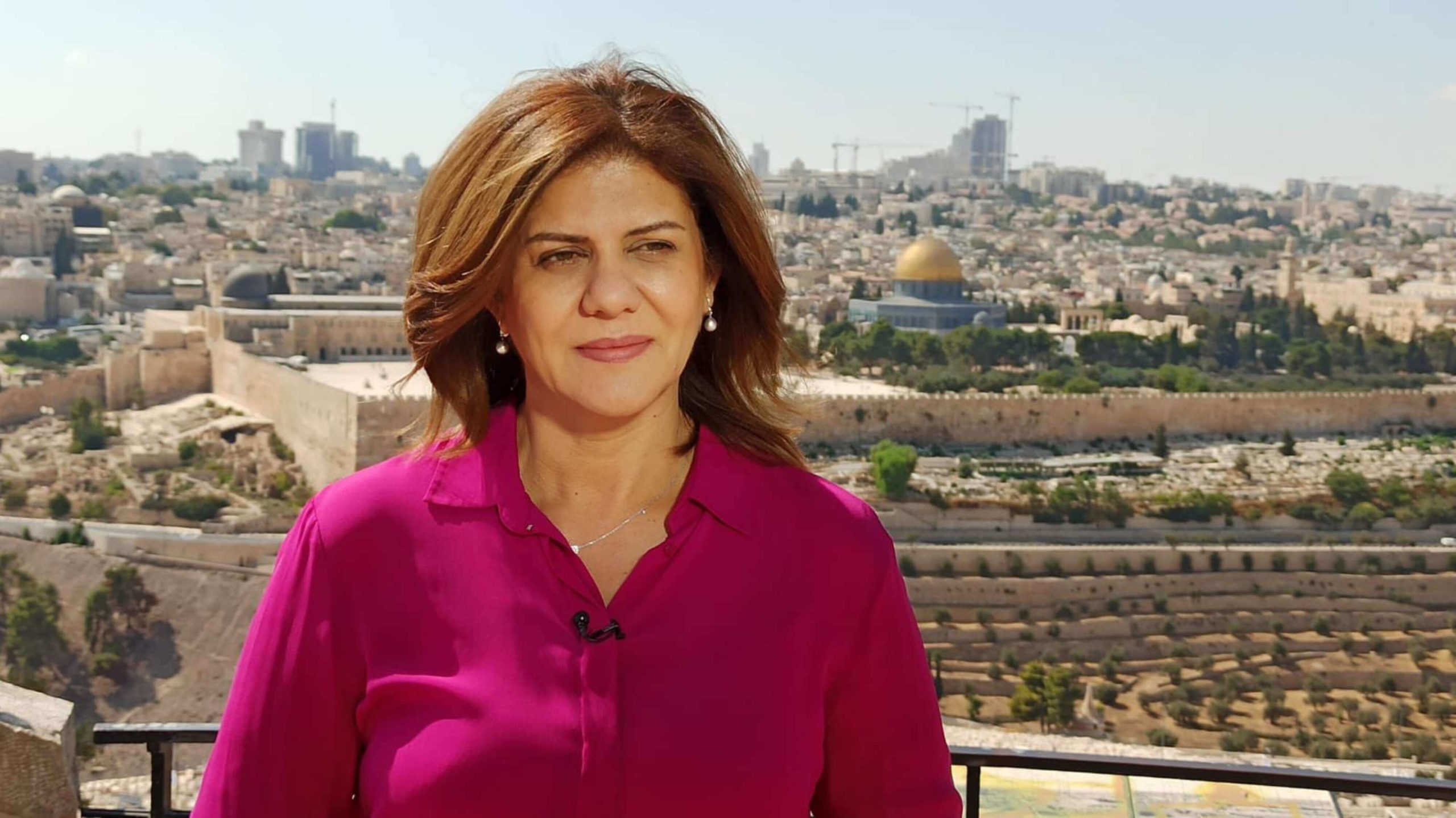 شيرين أبو عاقلة الفلسطينية صحافية مخضرمة كانت من أولى الوجوه التي ظهرت على شاشة قناة "الجزيرة" القطرية