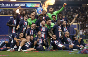 باريس سان جيرمان بطل الدوري يتوج بلقب كأس الابطال لكرة القدم (السوبر الفرنسي)