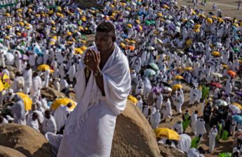 نحو مليون حاج على جبل عرفات اليوم الجمعة