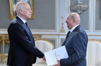 قيس سعيّد يوم 20 جوان 2022 بقصر قرطاج مع العميد صادق بلعيد