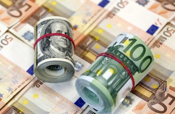انخفض اليورو لما دون مستوى التعادل مع الدولار