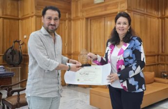 استقبال وزيرة الشؤون الثقافية التونسية حياة قطاط القرمازي للفنان نصير شمة بشأن بيت العود العربي