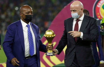 موتسيبي بصحبة جياني إنفانتينو