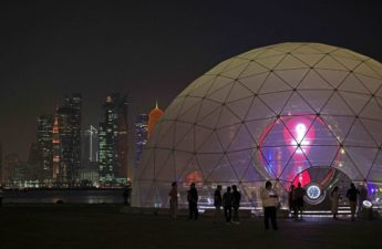فعاليات كورنيش الدوحة في وقت الذروة خلال كأس العالم قطر 2022 في كرة القدم