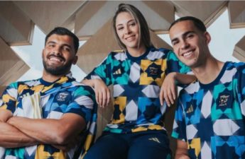 طاقم من أقمصة منتخب الجزائر