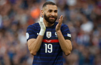 المهاجم الفرنسي كريم بنزيمة أفضل لاعب في العالم