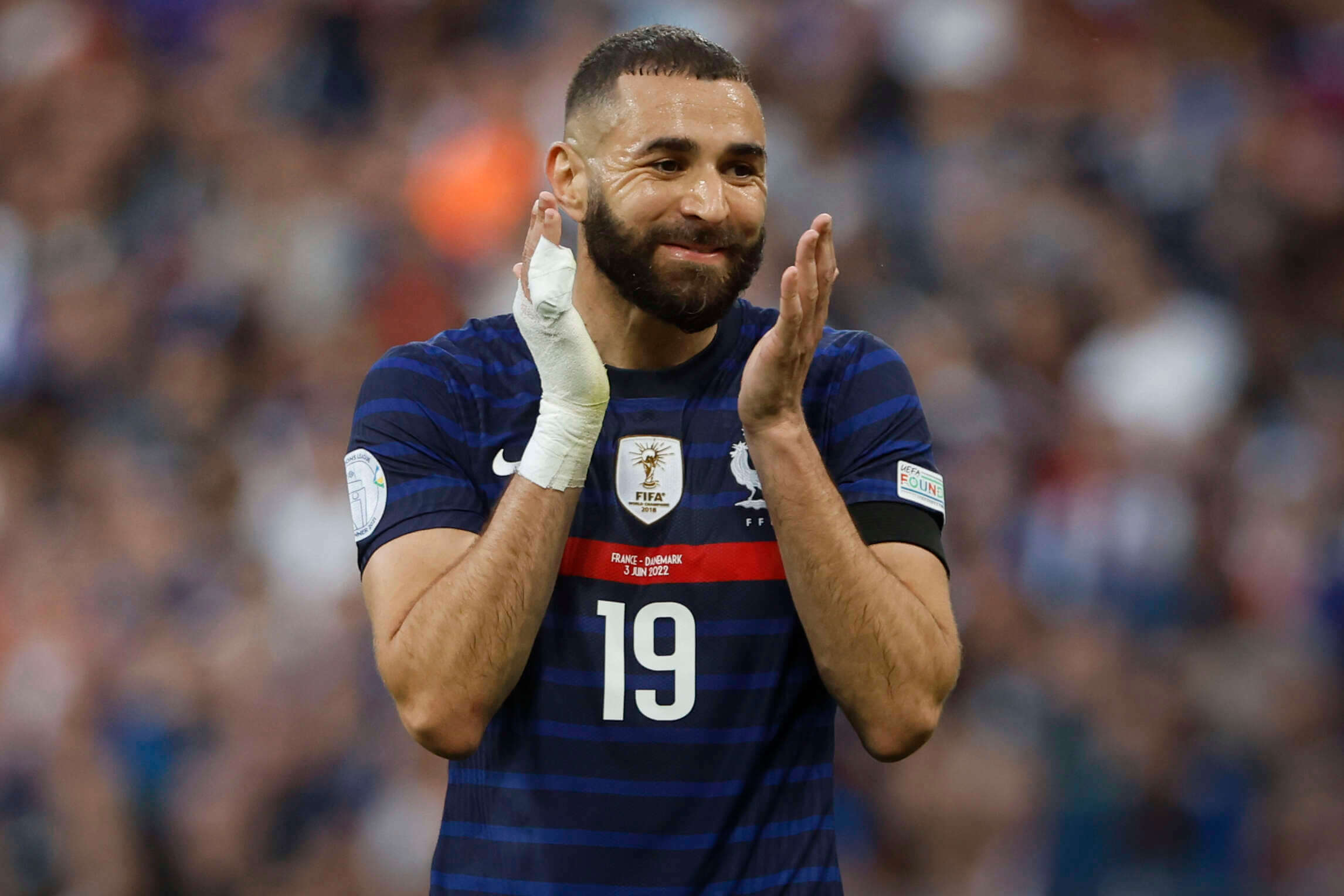 المهاجم الفرنسي كريم بنزيمة أفضل لاعب في العالم