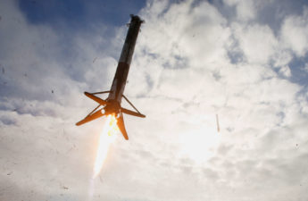 صاروخ «سبايس إكس» الثقيل «فالكون هيفي»