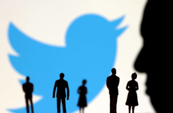 تويتر تسرّح نحو 50 % من موظفيها