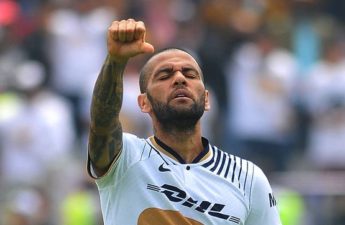 مدافع منتخب البرازيل السابق داني ألفيش