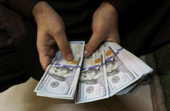 انخفض الدولار مقابل اليورو