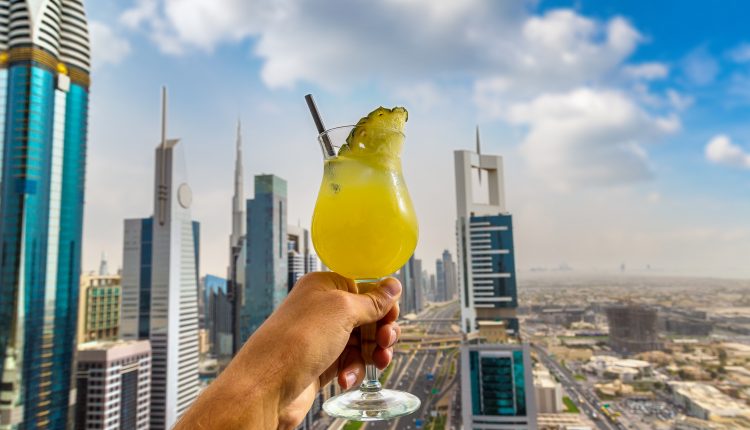 تخفيض الضريبة على الكحول في دبي