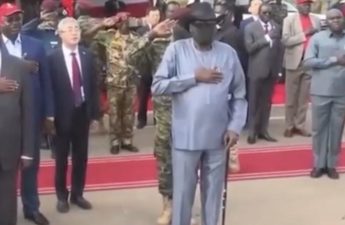 مقطع فيديو لرئيس جنوب السودان وهو يتبول على نفسه