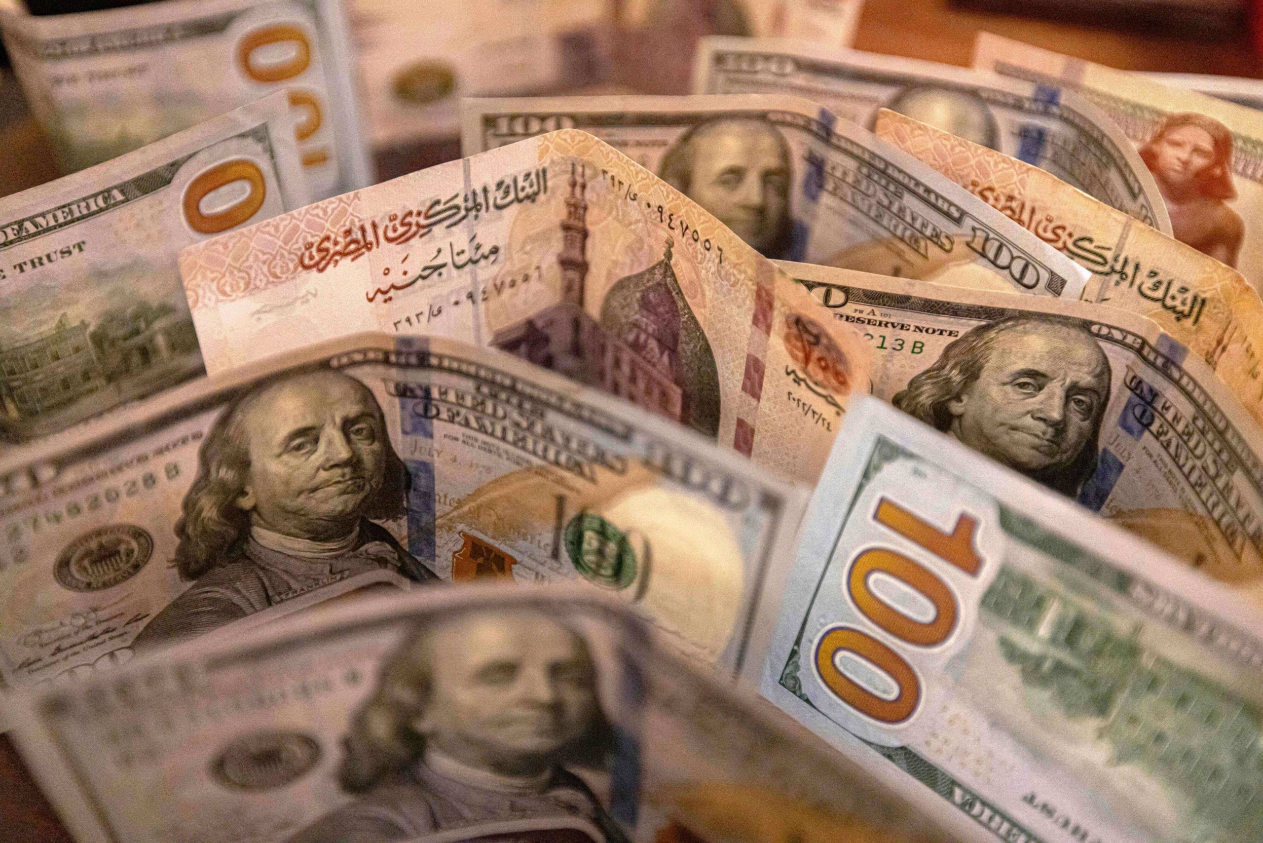 تراجع الجنيه المصري إلى 25.20 للدولار