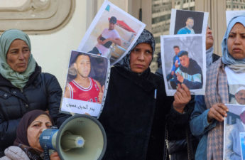 تونسيات يطالبن بمعرفة مصير أبنائهن المفقودين