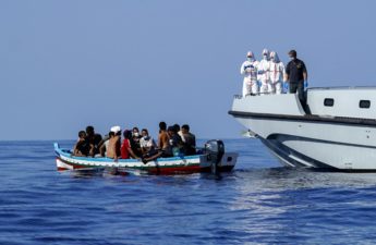 مهاجرين في جزيرة لامبيدوزا