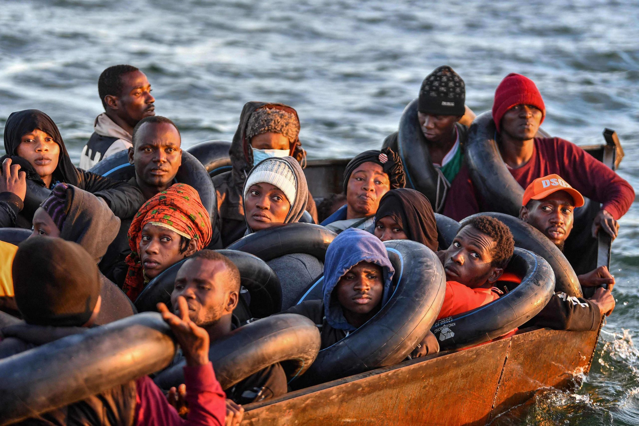قوارب تقل مهاجرين أفارقة