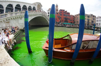 مياه القنال الكبير في البندقية بإيطاليا
