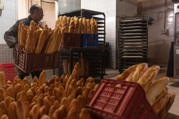 إيقاف إنتاج الخبز في جميع المخابز العصرية في تونس