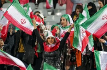 إيران ستفتح الملاعب أمام النساء