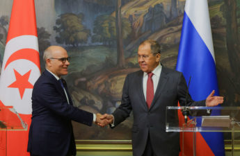 وزير الخارجية التونسي نبيل عمار مع نظيره الروسي سيرجي لافروف