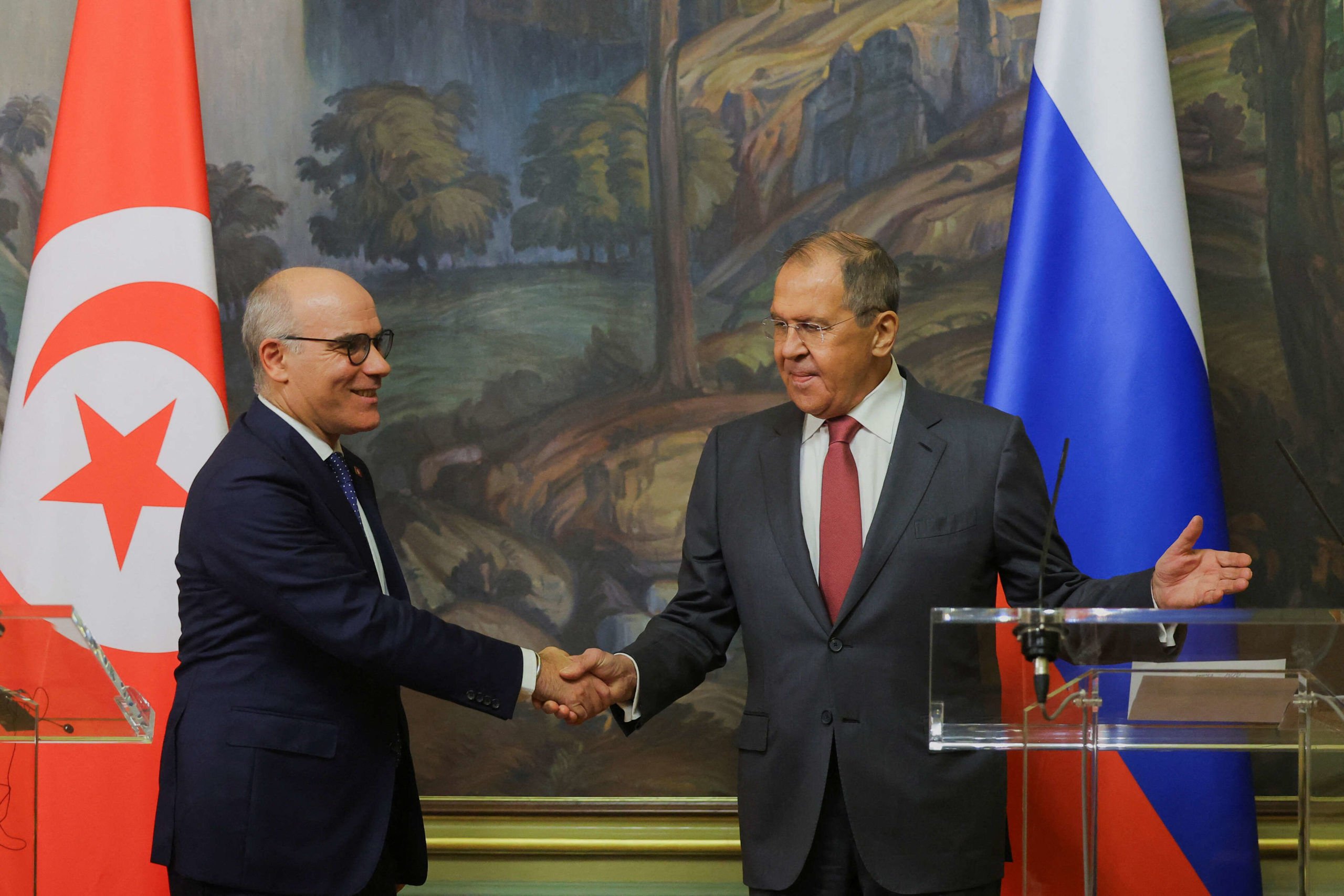 وزير الخارجية التونسي نبيل عمار مع نظيره الروسي سيرجي لافروف