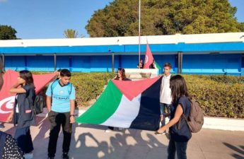 علم فلسطين يرفرف في مدارس تونس دعما لصمود شعبها