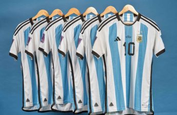 ستة قمصان ارتداها النجم الأرجنتيني ليونيل ميسي