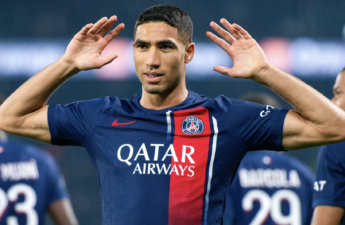 مدافع المنتخب المغربي وفريق باريس سان جيرمان لكرة القدم أشرف حكيمي