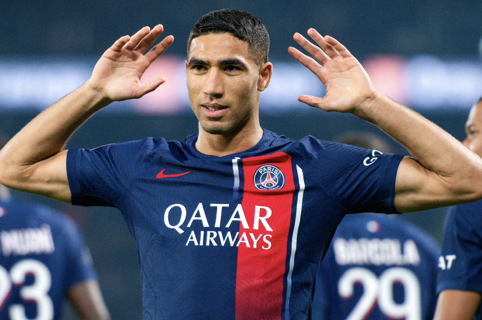 مدافع المنتخب المغربي وفريق باريس سان جيرمان لكرة القدم أشرف حكيمي