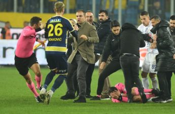 أعلن رئيس نادي أنقرة غوشو التركي فاروق كودجا استقالته من منصبه، عقب حادثة الاعتداء التي قام بها على حكم كان يشرف على مباراة جمعت فريقه أمام ريزه سبور، ضمن دوري كرة القدم.