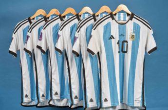 ستة قمصان ارتداها النجم الأرجنتيني ليونيل ميسي في كأس العالم 2022