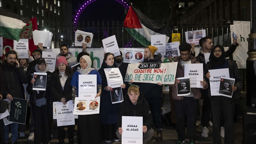 عاملو صحة وصحفيون في لندن يحيون ذكرى زملائهم القتلى في غزة
