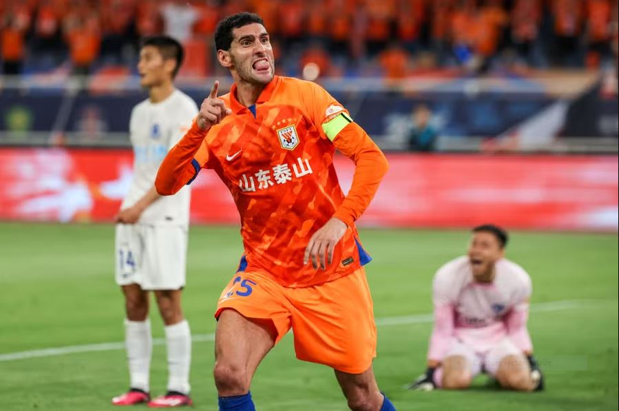 لاعب الوسط البلجيكي مروان فلايني