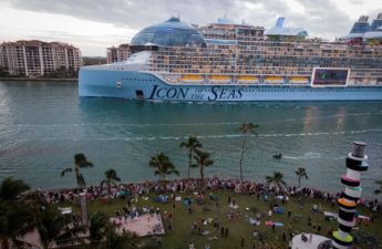 تُعد "أيكن أوف ذي سيز" Icon of the Seas، المسجلة في جزر البهاماس، أول سفينة تابعة لشركة الرحلات البحرية الأميركية العملاقة تعمل بالغاز الطبيعي المسال