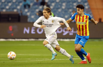 يسعى ريال مدريد للسير خطوة إضافة نحو اللقب حين يحل السبت ضيفاً على فالنسيا