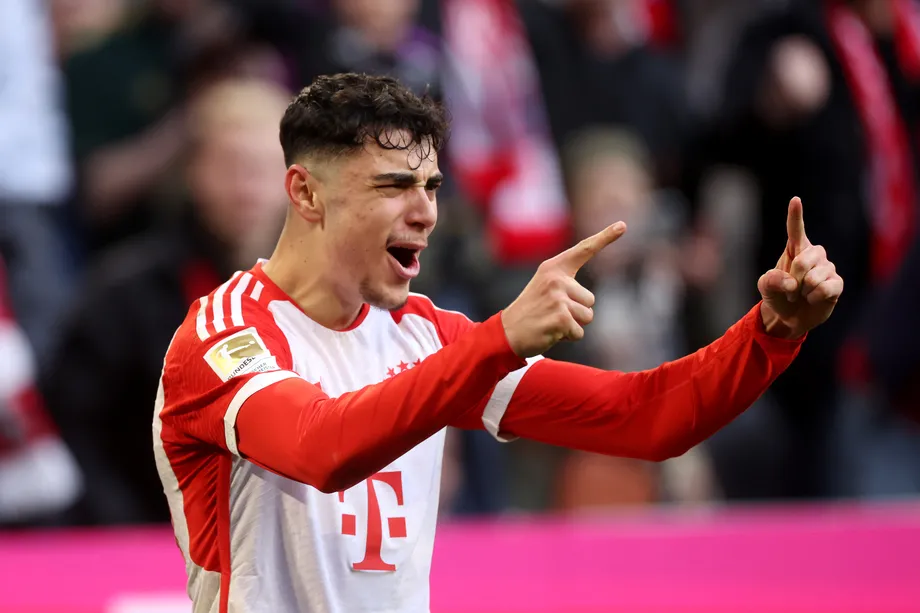 لاعب وسط بايرن ميونيخ الواعد ألكسندر بافلوفيتش