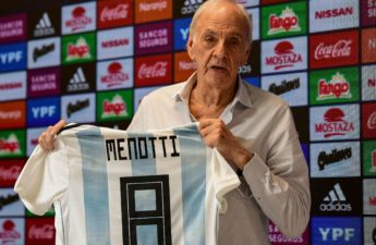 مدرب المنتخب الأرجنتيني السابق سيزار لويس مينوتي