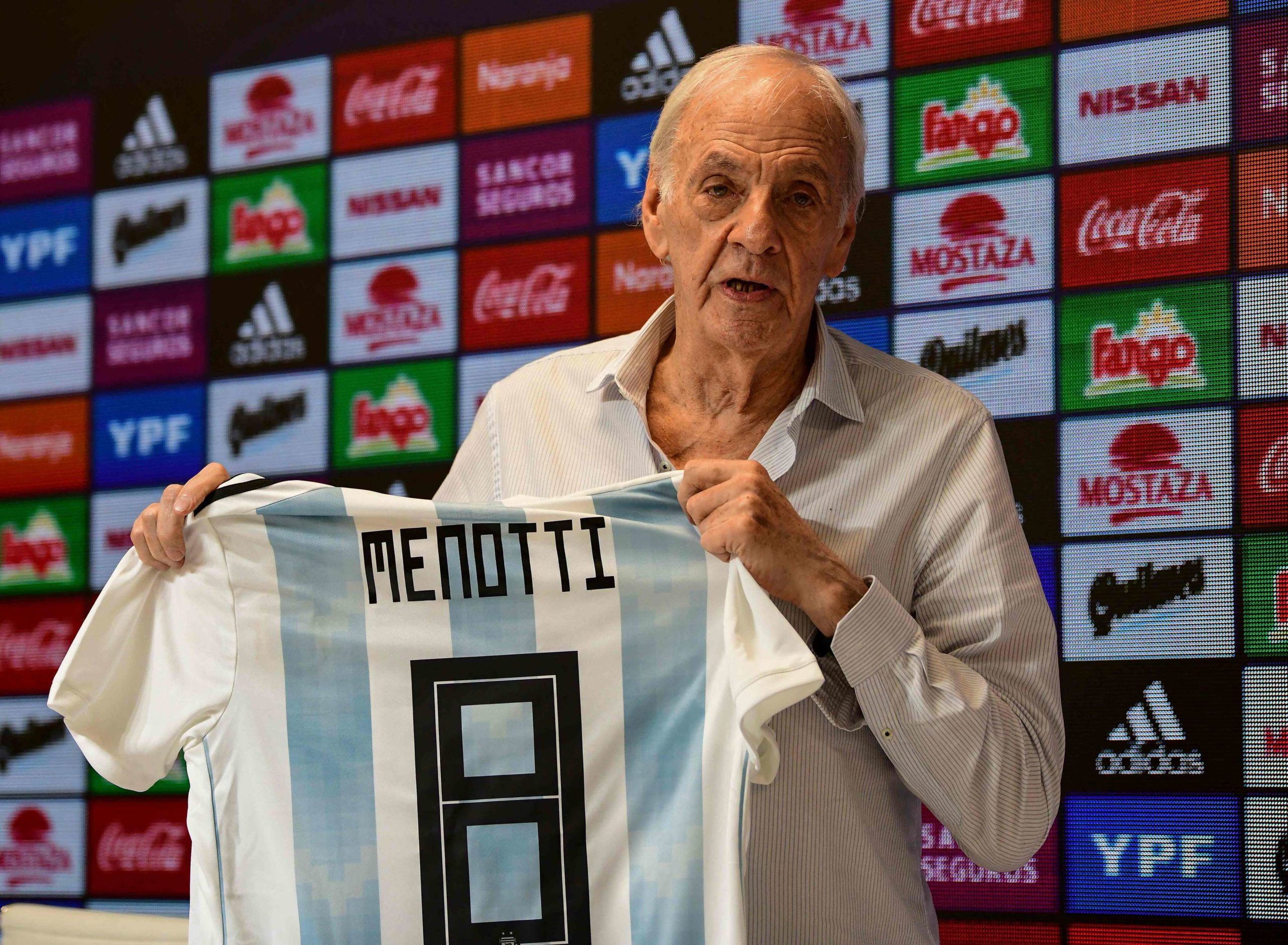مدرب المنتخب الأرجنتيني السابق سيزار لويس مينوتي
