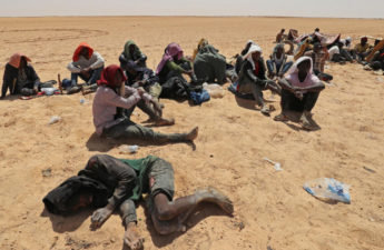 اكتشاف مقبرة جماعية في الصحراء على الحدود الليبية التونسية