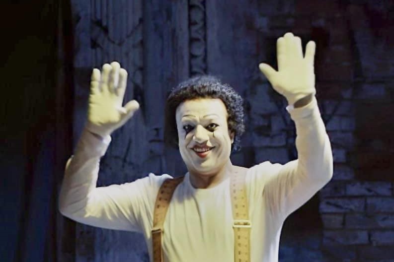 الممثل المسرحي والتلفزيوني والسينمائي فتحي الهداوي