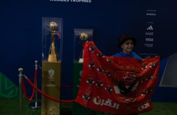إتاحة للجماهير فرصة التقاط الصور التذكارية مع كأس القارات للأندية قطر 2024