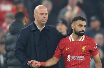 سخر أرنه سلوت، المدير الفني لفريق ليفربول، من تصريحات نجمه الدولي المصري محمد صلاح