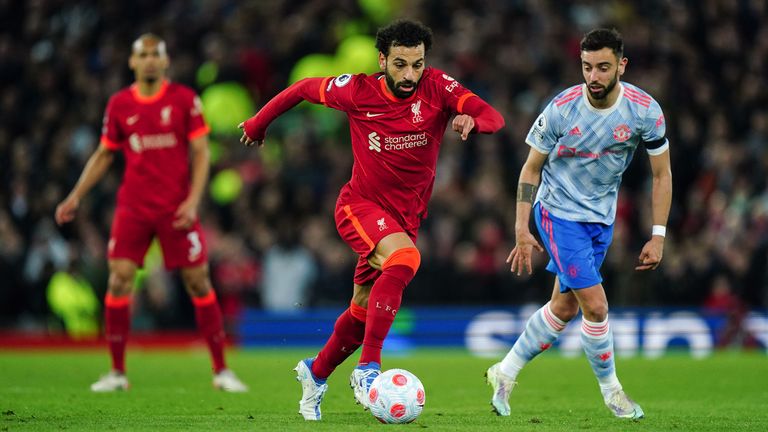 ليفربول يسعى لتعميق جراح غريمه مانشستر يونايتد