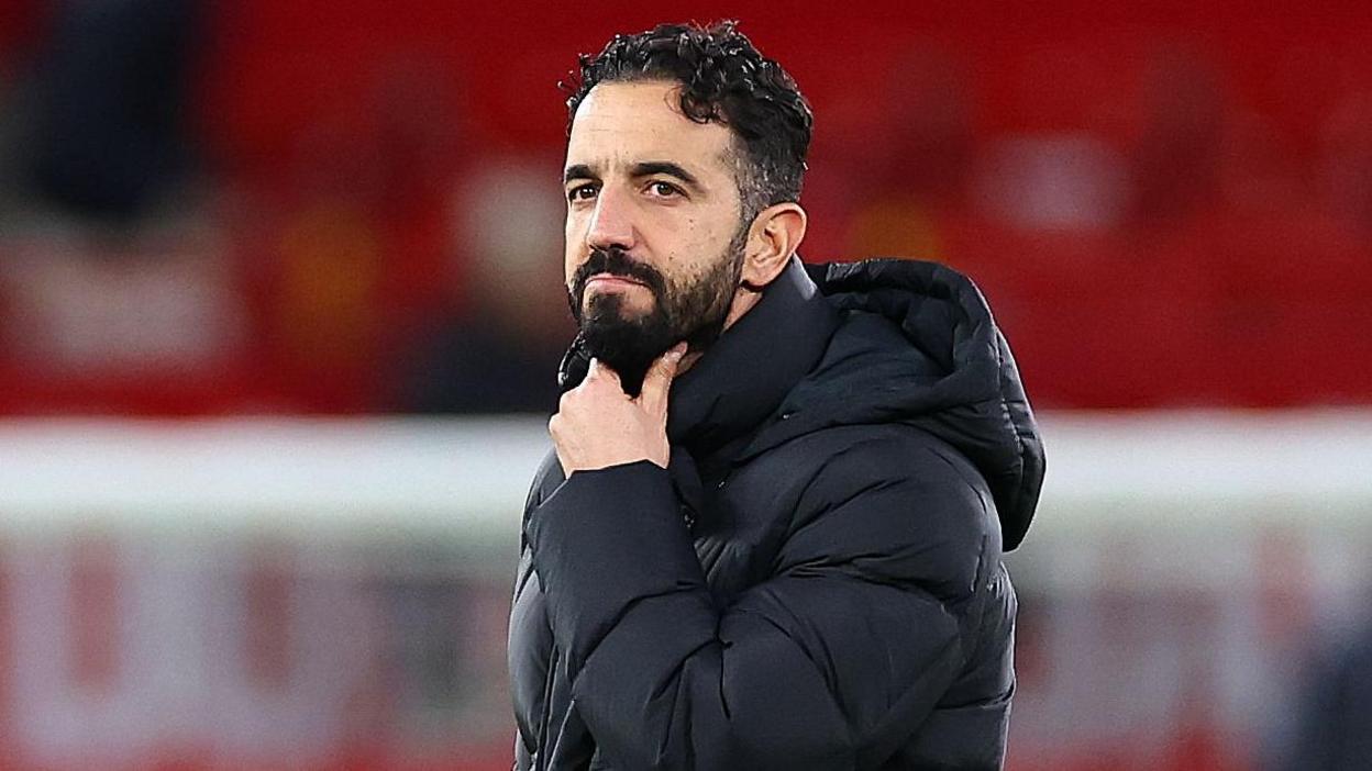 البرتغالي روبن أموريم مدرب فريق مانشستر يونايتد الإنجليزي