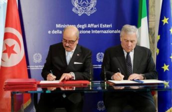 وزير الخارجية الإيطالي أنطونيو تياني مع نظيره التونسي