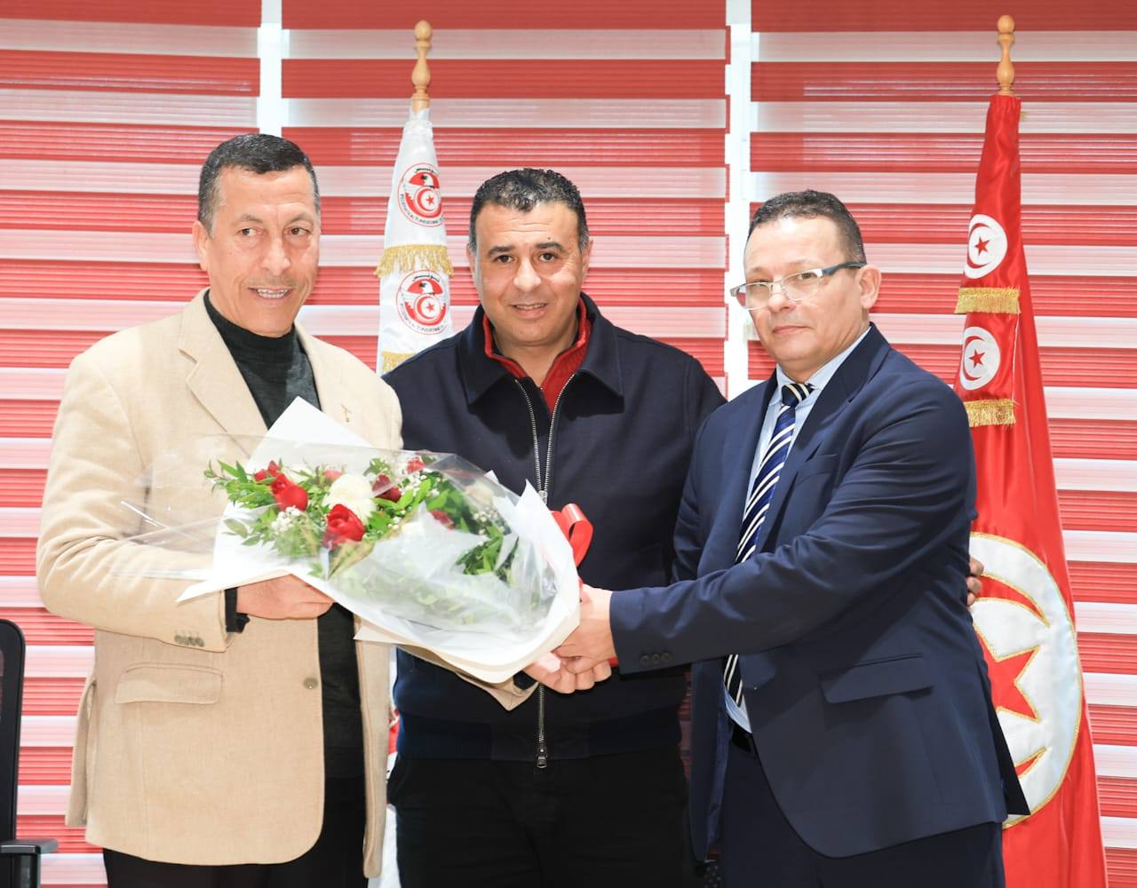 جمال الحيمودي الحكم الدولي الجزائري السابق والمشرف العام الجديد على الإدارة الوطنية للتحكيم مع معز الناصري رئيس الجامعة ومراد الدعمي المشرف السابق