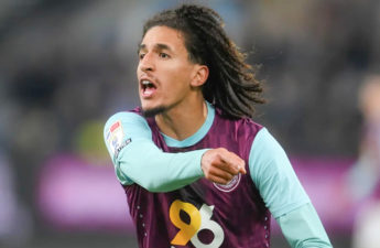 حنبعل المجبري لاعب وسط بيرنلي